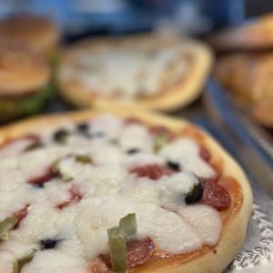 Міні-піца з ковбасками
